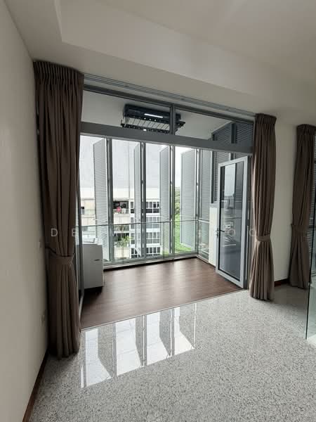 Hillsta Condominium For Sale at S$ 928,000 | PropertyGuru Singapore - Balcony