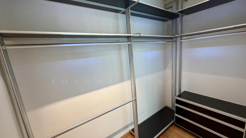 Belle Vue Residences, 21 Oxley Walk, 3 Bedrooms, 2,002 sqft, Condominium For Rent, by Solomon Chow, 500052122 - Walk in wardrobe - PropertyGuru.com.sg