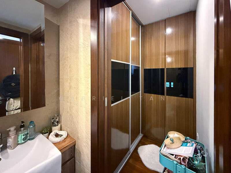 Eleven @ Holland, 11 Holland Link, 5 Bedrooms, 3,735 sqft, Cluster House For Rent, by Gabriel Tan, 500052218 - Level 2 Bed 1 Walk-in Wardrobe - PropertyGuru.com.sg