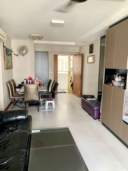 523D Tampines Central 7 HDB Flat For Sale at S$ 838,888 | PropertyGuru Singapore - Living Room