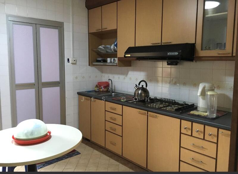 337 Tampines Street 32 HDB Flat For Sale at S$ 950,000 | PropertyGuru Singapore - Kitchen