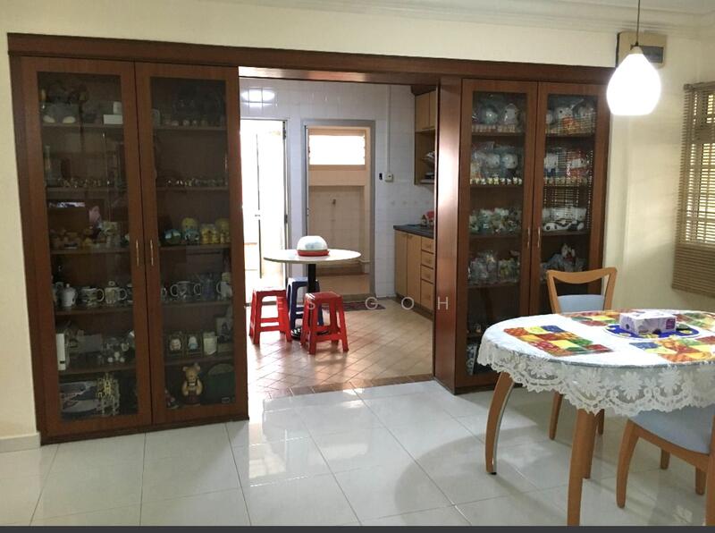 337 Tampines Street 32 HDB Flat For Sale at S$ 950,000 | PropertyGuru Singapore - Dining Room
