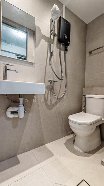 Estella Gardens, 21 - 27 Flora Road, 3 Bedrooms, 1,500 sqft, Condominium For Rent, by Aysha Ong Siok Peng, 500052261 - Yard Toilet - PropertyGuru.com.sg