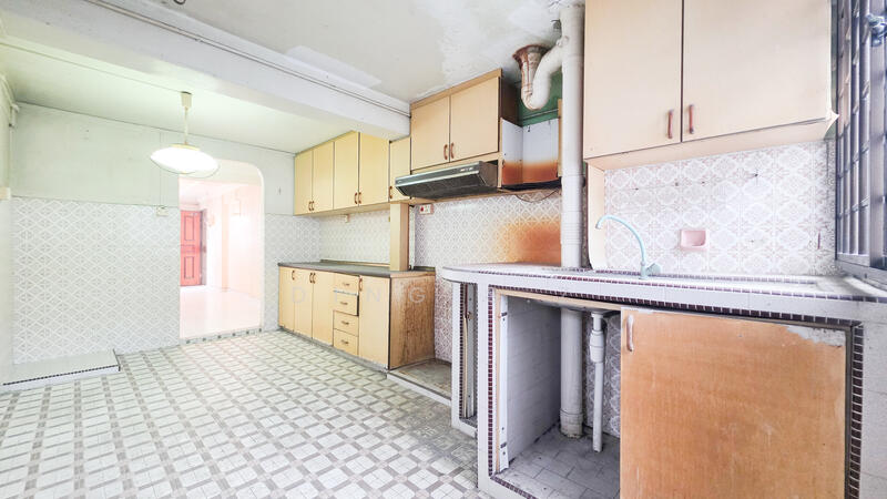 30 Marine Crescent HDB Flat For Sale at S$ 518,000 | PropertyGuru Singapore - Kitchen