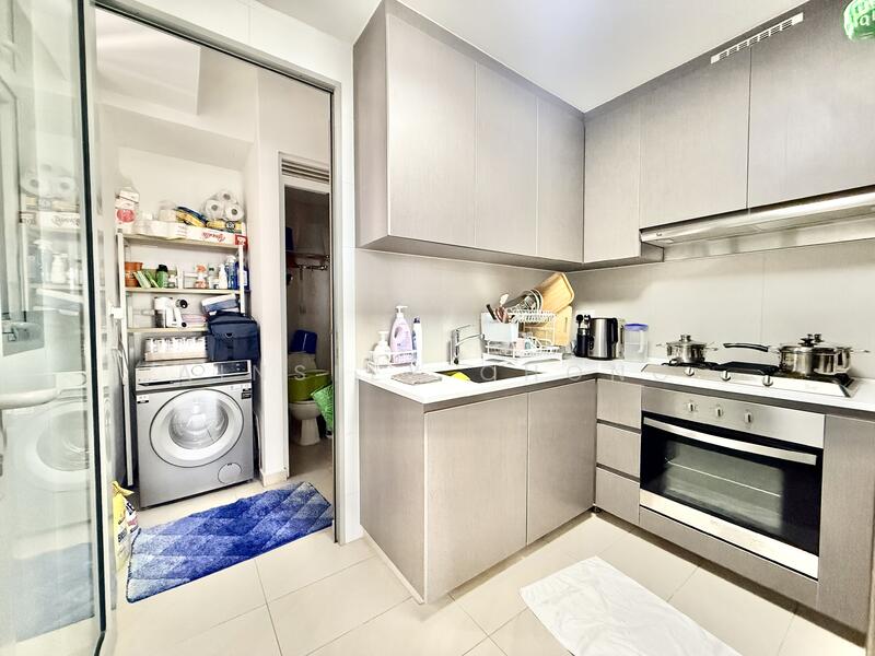 FLO Residence Condominium For Sale at S$ 1,600,000 | PropertyGuru Singapore - Kitchen