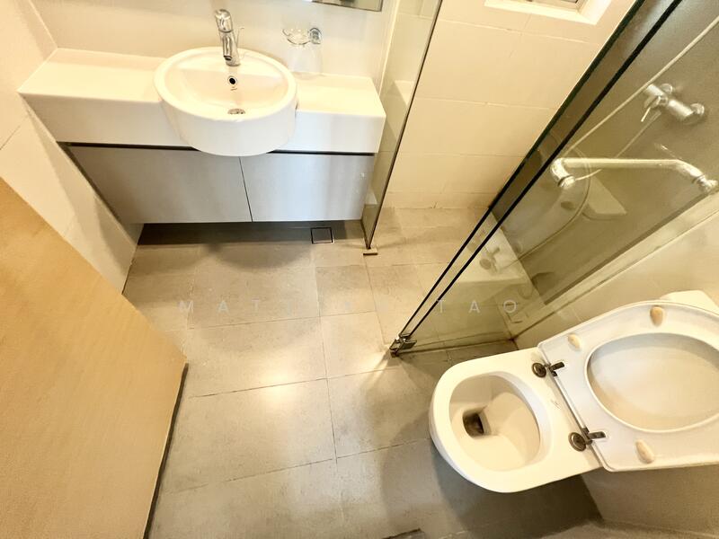 Livia Condominium For Sale at S$ 1,700,000 | PropertyGuru Singapore - Bathroom