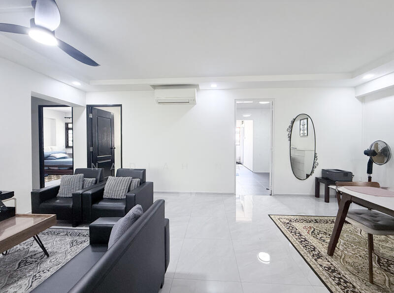 607 Woodlands Ring Road HDB Flat For Sale at S$ 588,000 | PropertyGuru Singapore - Living Room