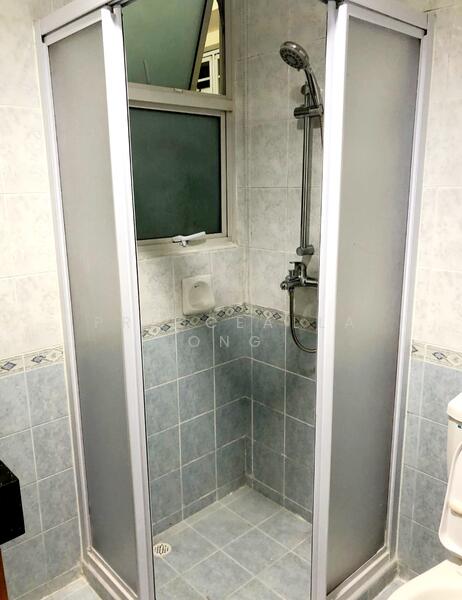 Northoaks, 32 Woodlands Crescent, 3 Bedrooms, 1,248 sqft, Condominium For Rent, by Prescealla Ong, 500052330 - Bathroom - PropertyGuru.com.sg