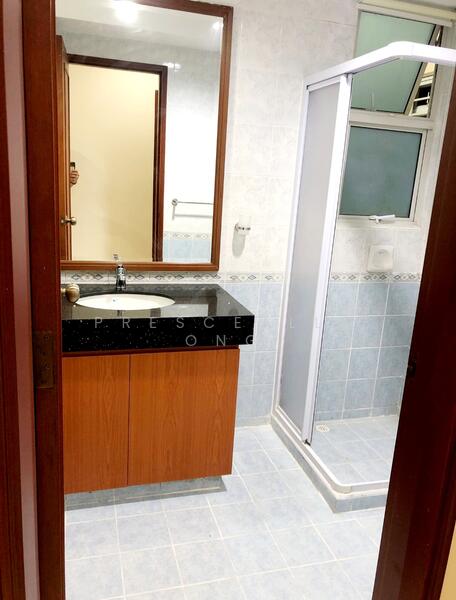 Northoaks, 32 Woodlands Crescent, 3 Bedrooms, 1,248 sqft, Condominium For Rent, by Prescealla Ong, 500052330 - Bathroom - PropertyGuru.com.sg