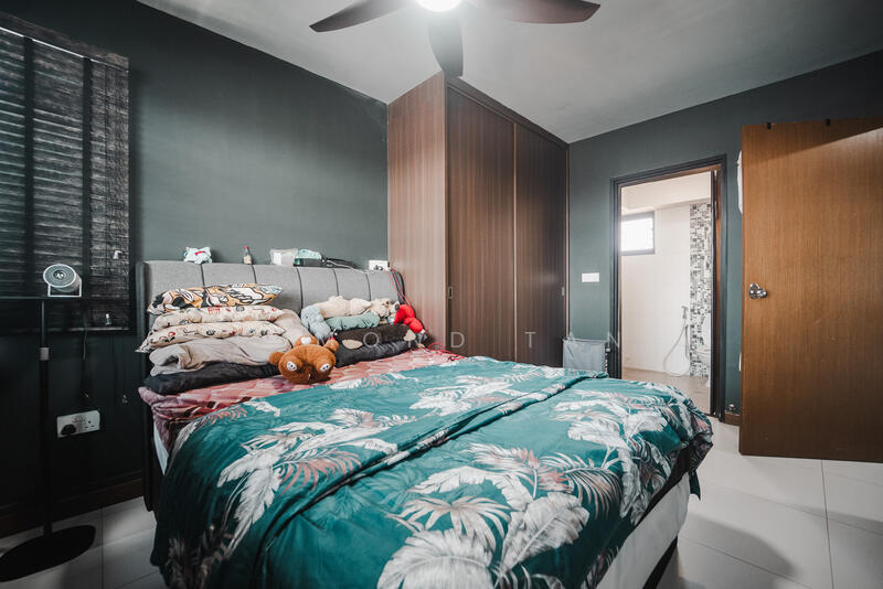 302A Woodlands Street 31 HDB Flat For Sale at S$ 568,000 | PropertyGuru Singapore - Bedroom