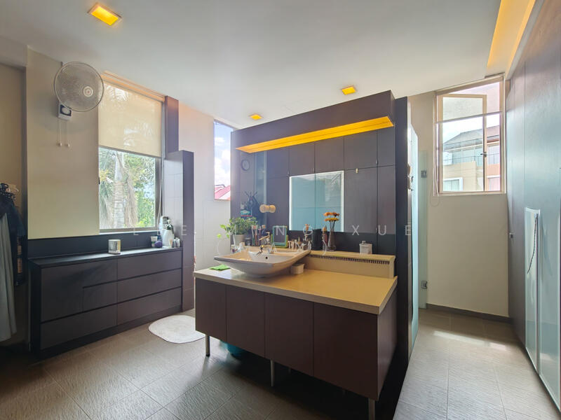 Lentor Grove Corner Terrace For Sale at S$ 7,600,000 | PropertyGuru Singapore - Bathroom