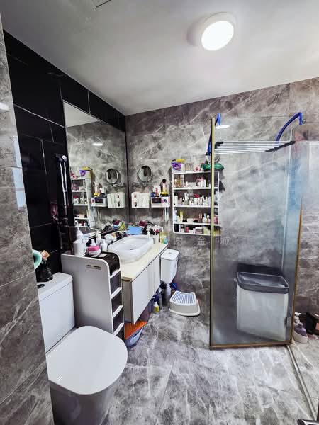 The Santorini Condominium For Sale at S$ 795,000 | PropertyGuru Singapore - Bathroom