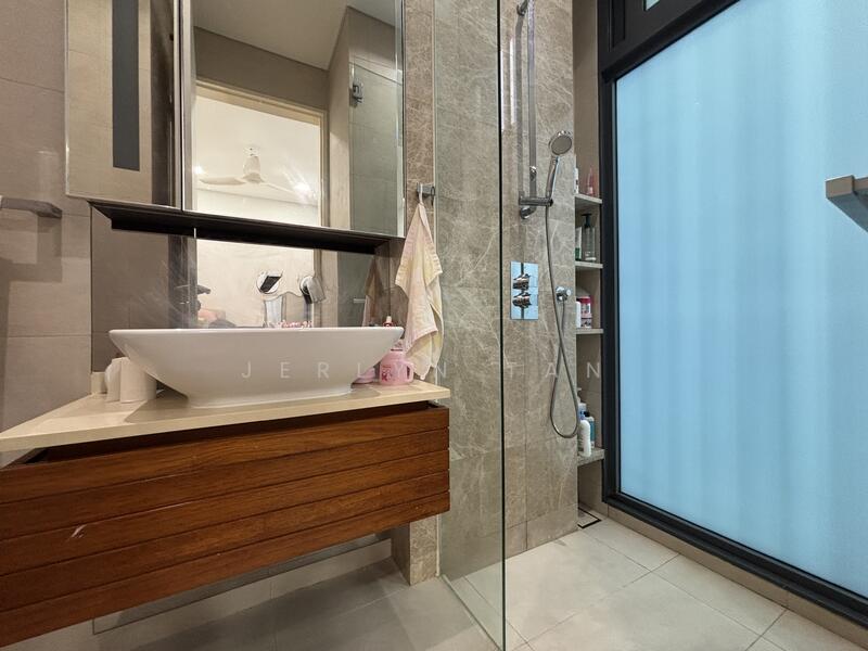 Victoria Park Villas Semi-Detached House For Sale at S$ 6,600,000 | PropertyGuru Singapore - Bathroom