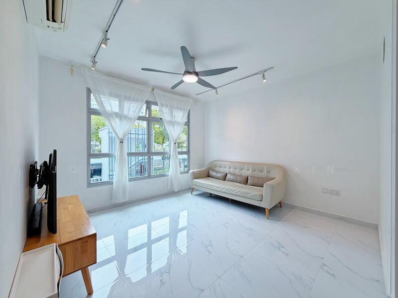 803B Keat Hong Close HDB Flat For Sale at S$ 628,000 | PropertyGuru Singapore - Living Room