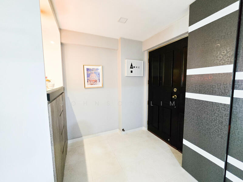688A Choa Chu Kang Drive HDB Flat For Sale at S$ 599,000 | PropertyGuru Singapore - Entrance