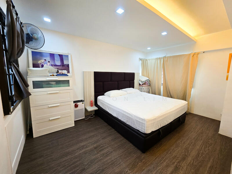 688A Choa Chu Kang Drive HDB Flat For Sale at S$ 599,000 | PropertyGuru Singapore - Bedroom