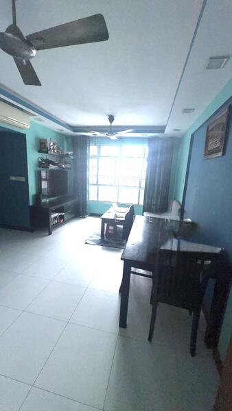 210A Punggol Place HDB Flat For Sale at S$ 590,000 | PropertyGuru Singapore - Living Room