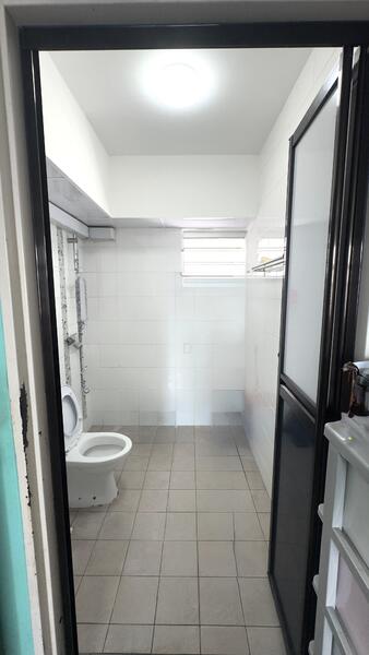 210A Punggol Place HDB Flat For Sale at S$ 590,000 | PropertyGuru Singapore - Bathroom