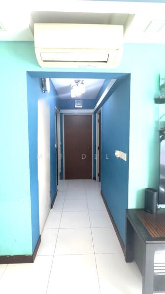 210A Punggol Place HDB Flat For Sale at S$ 590,000 | PropertyGuru Singapore - Hallway