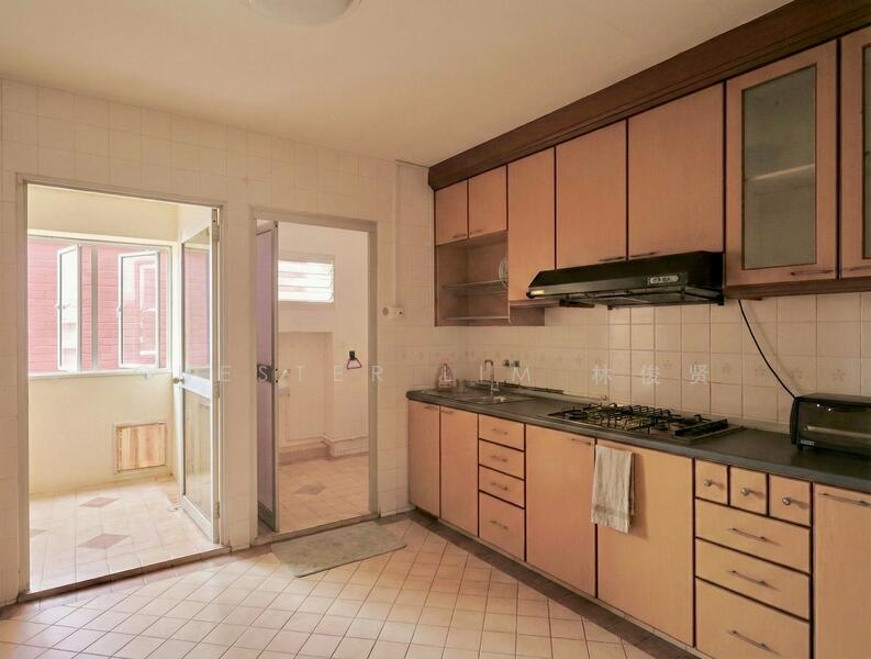 337 Tampines Street 32 HDB Flat For Sale at S$ 950,000 | PropertyGuru Singapore - Kitchen