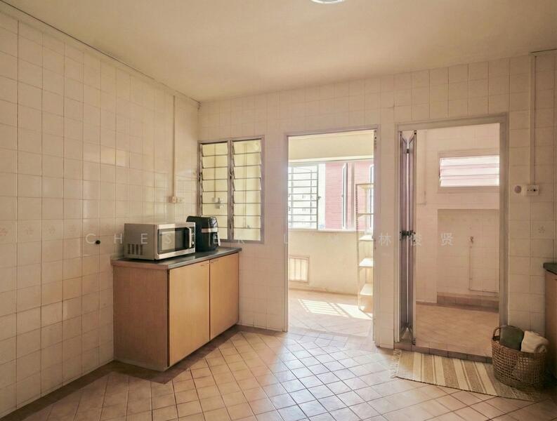 337 Tampines Street 32 HDB Flat For Sale at S$ 950,000 | PropertyGuru Singapore - Kitchen