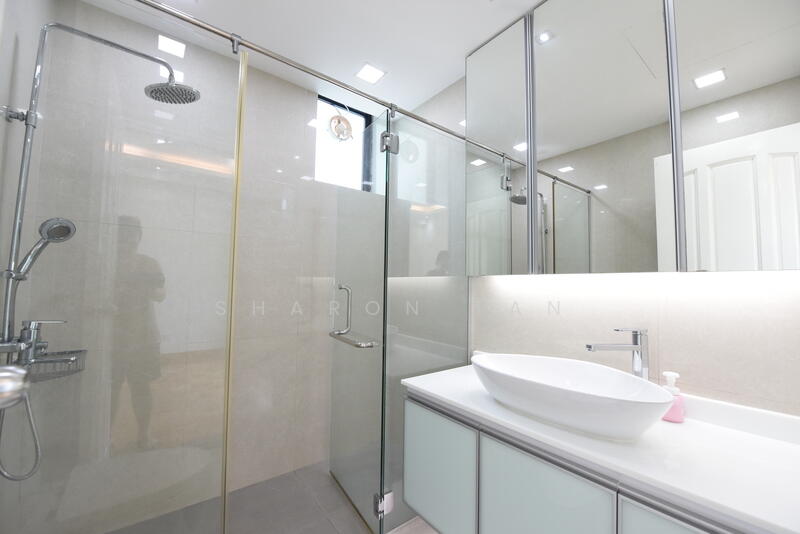 Spring Grove, 53A Grange Road, 3 Bedrooms, 1,389 sqft, Condominium For Rent, by Sharon Tan, 500052480 - Bathroom - PropertyGuru.com.sg