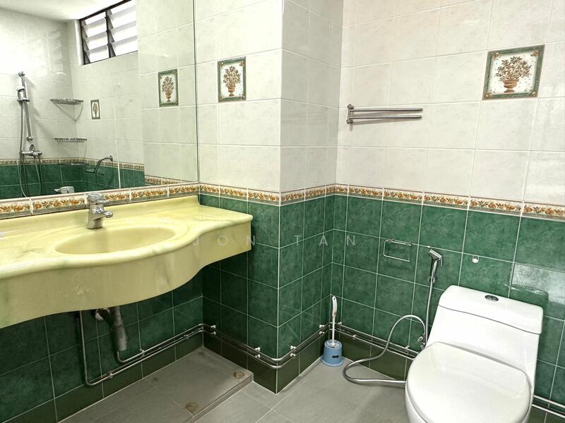 Sunshine Plaza, 10 Prinsep Link, Room Rental, 200 sqft, Apartment For Rent, by Jon Tan, 500052489 - Bathroom - PropertyGuru.com.sg