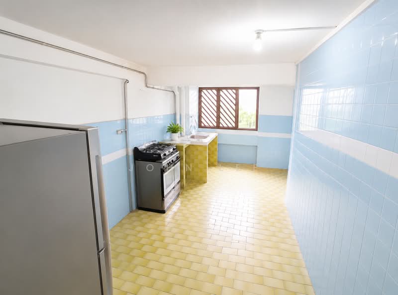 214 Lorong 8 Toa Payoh, 214 Lorong 8 Toa Payoh, 3 Bedrooms, 883 sqft, HDB Flat For Sale, by John Lee, 500052496 - Kitchen - PropertyGuru.com.sg