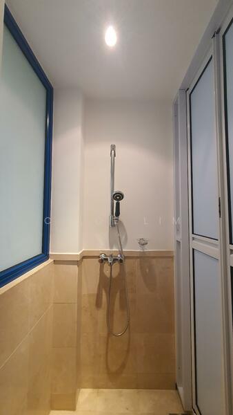 Nineteen Shelford Condominium For Sale at S$ 1,480,000 | PropertyGuru Singapore - Common bathroom