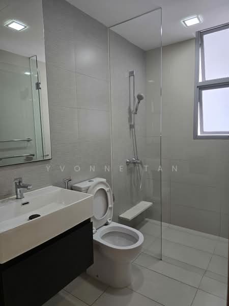 Prive, 39 Punggol Field, 3 Bedrooms, 1,055 sqft, Condominium For Rent, by Yvonne Tan, 500052573 - Bathroom - PropertyGuru.com.sg