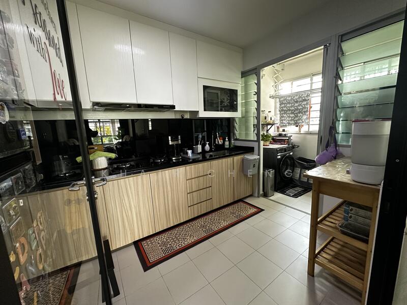 802B Keat Hong Close HDB Flat For Sale at S$ 585,000 | PropertyGuru Singapore - Kitchen