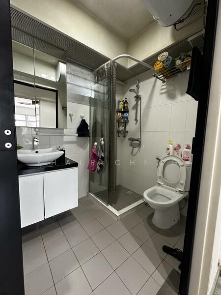 802B Keat Hong Close HDB Flat For Sale at S$ 585,000 | PropertyGuru Singapore - Bathroom