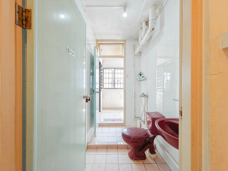 154 Gangsa Road HDB Flat For Sale at S$ 888,000 | PropertyGuru Singapore - Jack & Jill Common Bathroom