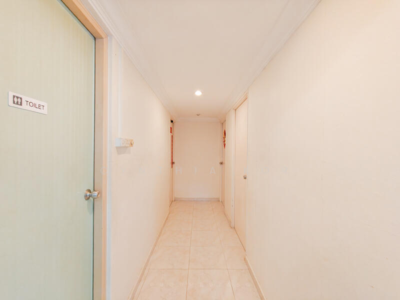 154 Gangsa Road HDB Flat For Sale at S$ 888,000 | PropertyGuru Singapore - Corridor to rooms
