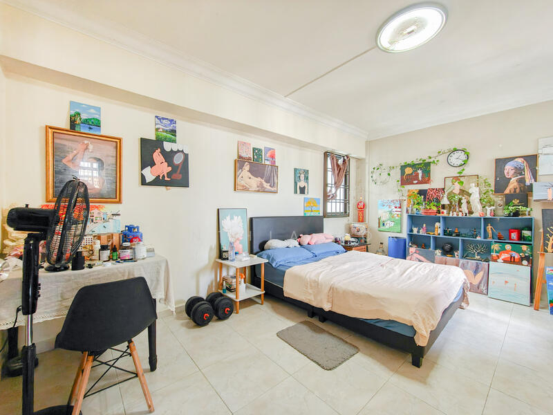 154 Gangsa Road HDB Flat For Sale at S$ 888,000 | PropertyGuru Singapore - Master Bedroom