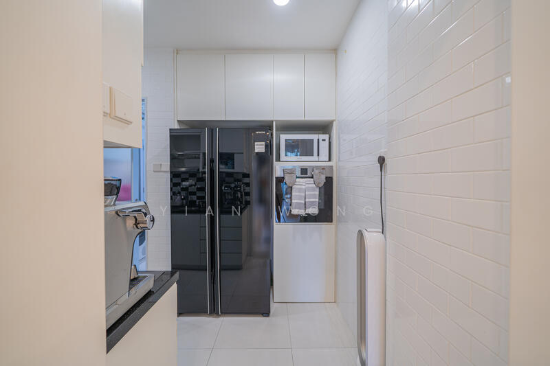 Hillview Heights Condominium For Sale at S$ 2,200,000 | PropertyGuru Singapore - Kitchen