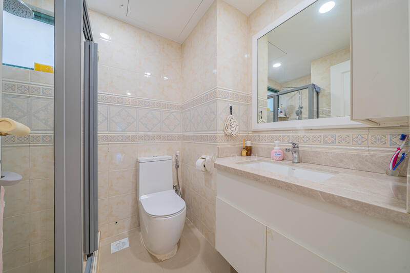 Hillview Heights Condominium For Sale at S$ 2,200,000 | PropertyGuru Singapore - Bathroom