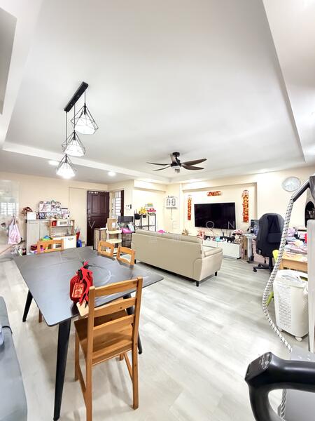 622 Senja Road HDB Flat For Sale at S$ 708,000 | PropertyGuru Singapore - Living Room