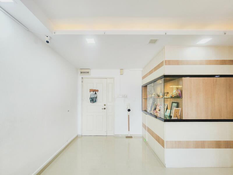 70 Redhill Close HDB Flat For Sale at S$ 899,000 | PropertyGuru Singapore - Entrance