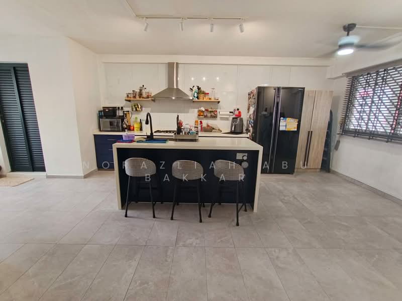 387 Yishun Ring Road HDB Flat For Sale at S$ 960,000 | PropertyGuru Singapore - Kitchen