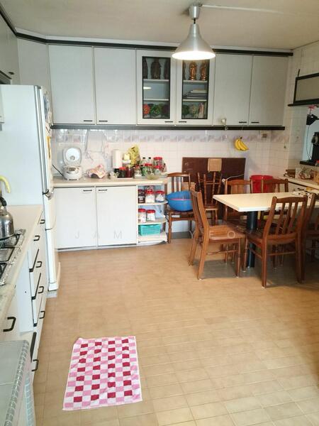 182 Bishan Street 13 HDB Flat For Sale at S$ 1,180,000 | PropertyGuru Singapore - Kitchen