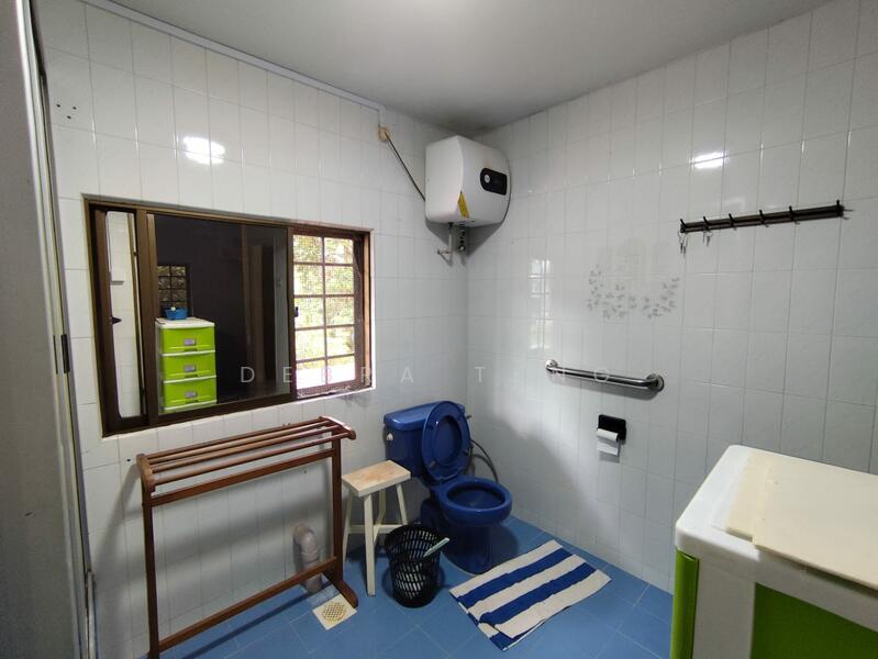 Opera Estate, Jalan Bangsawan, Room Rental, 100 sqft, Terraced House For Rent, by Debra Teng, 500052729 - Bathroom - PropertyGuru.com.sg