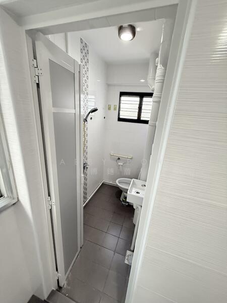 279 Yishun Street 22, 279 Yishun Street 22, 3 Bedrooms, 904 sqft, HDB Flat For Rent, by Abby Poh (傅鏸葿), 500052743 - Common Bathroom - PropertyGuru.com.sg