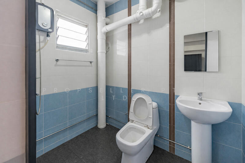 554 Woodlands Drive 53 HDB Flat For Sale at S$ 520,000 | PropertyGuru Singapore - Bathroom