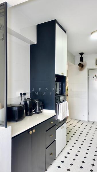 467B Bukit Batok West Avenue 9 HDB Flat For Sale at S$ 860,000 | PropertyGuru Singapore - Kitchen