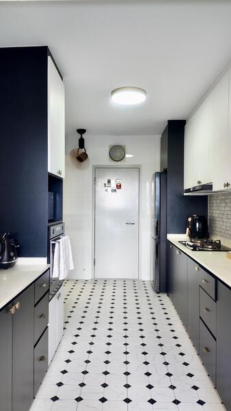 467B Bukit Batok West Avenue 9 HDB Flat For Sale at S$ 860,000 | PropertyGuru Singapore - Kitchen