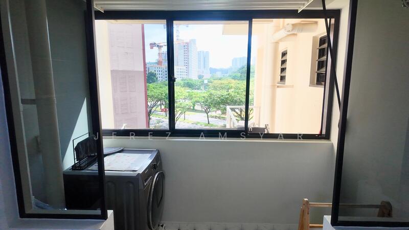 467B Bukit Batok West Avenue 9 HDB Flat For Sale at S$ 860,000 | PropertyGuru Singapore - Kitchen