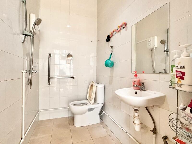 Jalan Merdu Detached House For Sale at S$ 6,380,000 | PropertyGuru Singapore - Bathroom