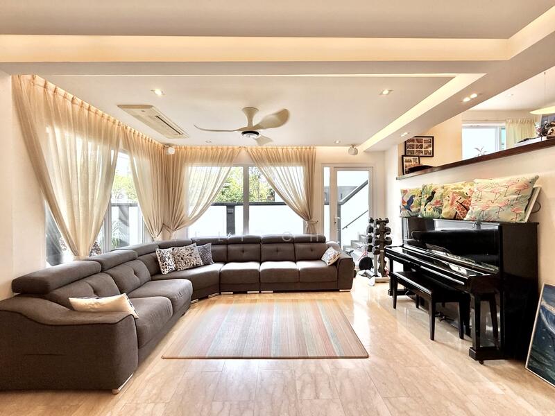 Charming 5+2 Room Corner Terrace near Tao Nan School & Marine Terrace MRT Station Corner Terrace For Sale at S$ 7,680,000 | PropertyGuru Singapore - Living Room