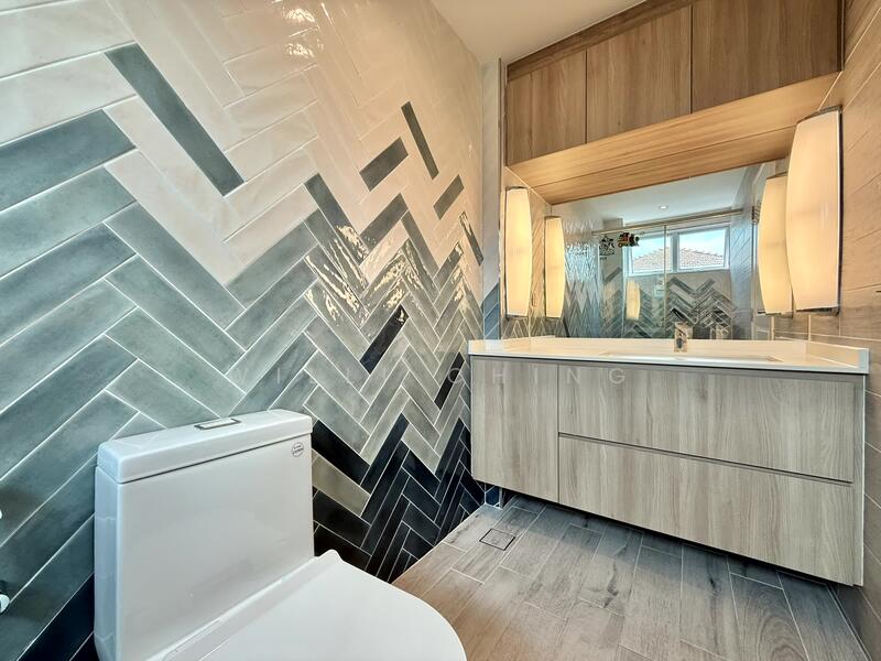 Charming 5+2 Room Corner Terrace near Tao Nan School & Marine Terrace MRT Station Corner Terrace For Sale at S$ 7,680,000 | PropertyGuru Singapore - Bathroom